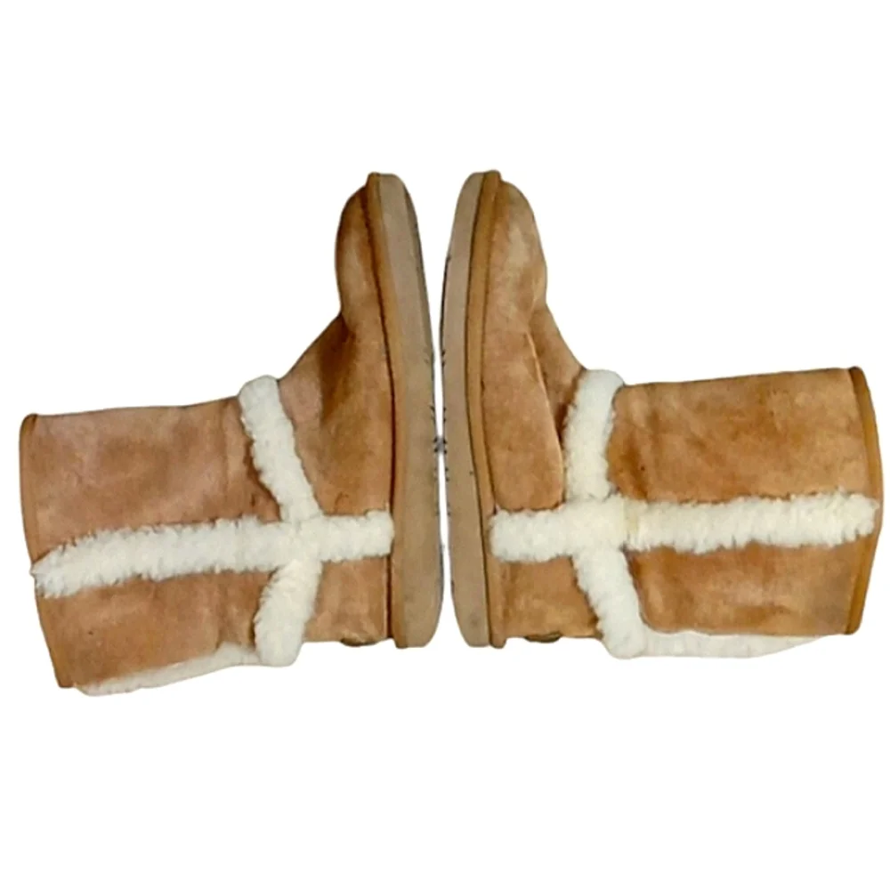 UGG Carter Chestnut Suede Boots Exposed Sheepskin Trim Size 6